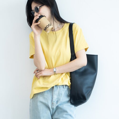 浅黄色纯色圆领正肩百搭T恤女