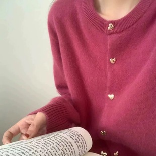 法式玫红色爱心扣羊绒圆领开衫女毛衣外套简约显瘦针织羊毛衫上衣