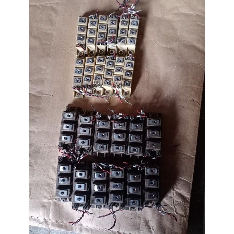 拆下来的富士2MB1150U2A一060一50模块有12只,议价