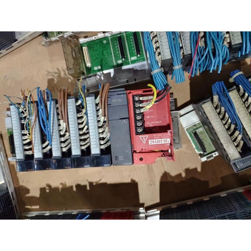 三菱Q68DAVN,QD75P1,Q61P-A2,QX40-议价