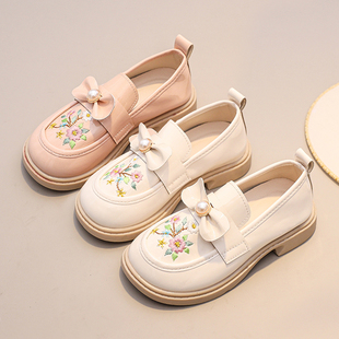 2025新款洋气女童小皮鞋国风小女孩公主鞋软底女宝儿童绣花汉服鞋