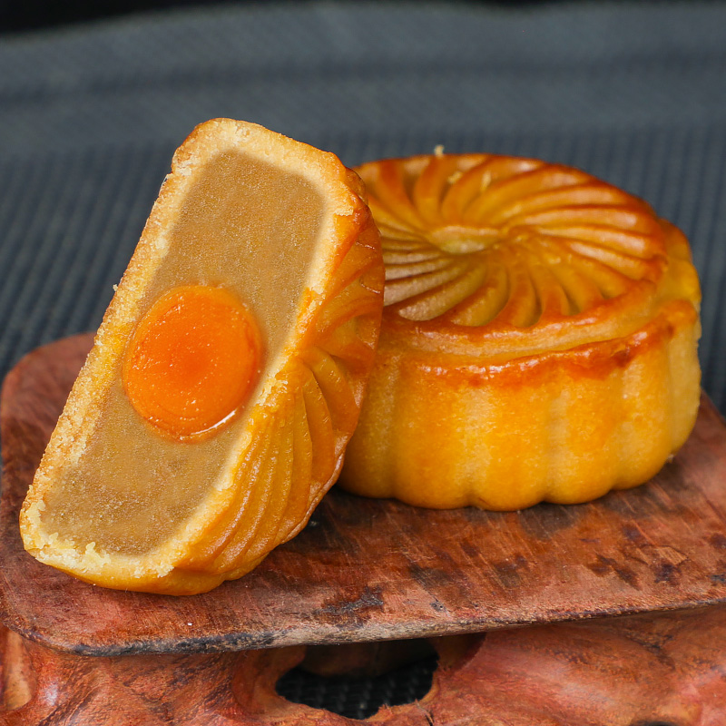 Yolk Lotus seed paste Moon Cake old-fashioned Red bean paste Moon Cake bulk flavor Mid-Autumn Festival Moon Cake Group purchase Gifts 36 Pcsin the Snacks/Nuts/Specialty , Pastry/Dessert , Moon cake  category - from Buy2taobao.com to provide professional Taobao agent buy service