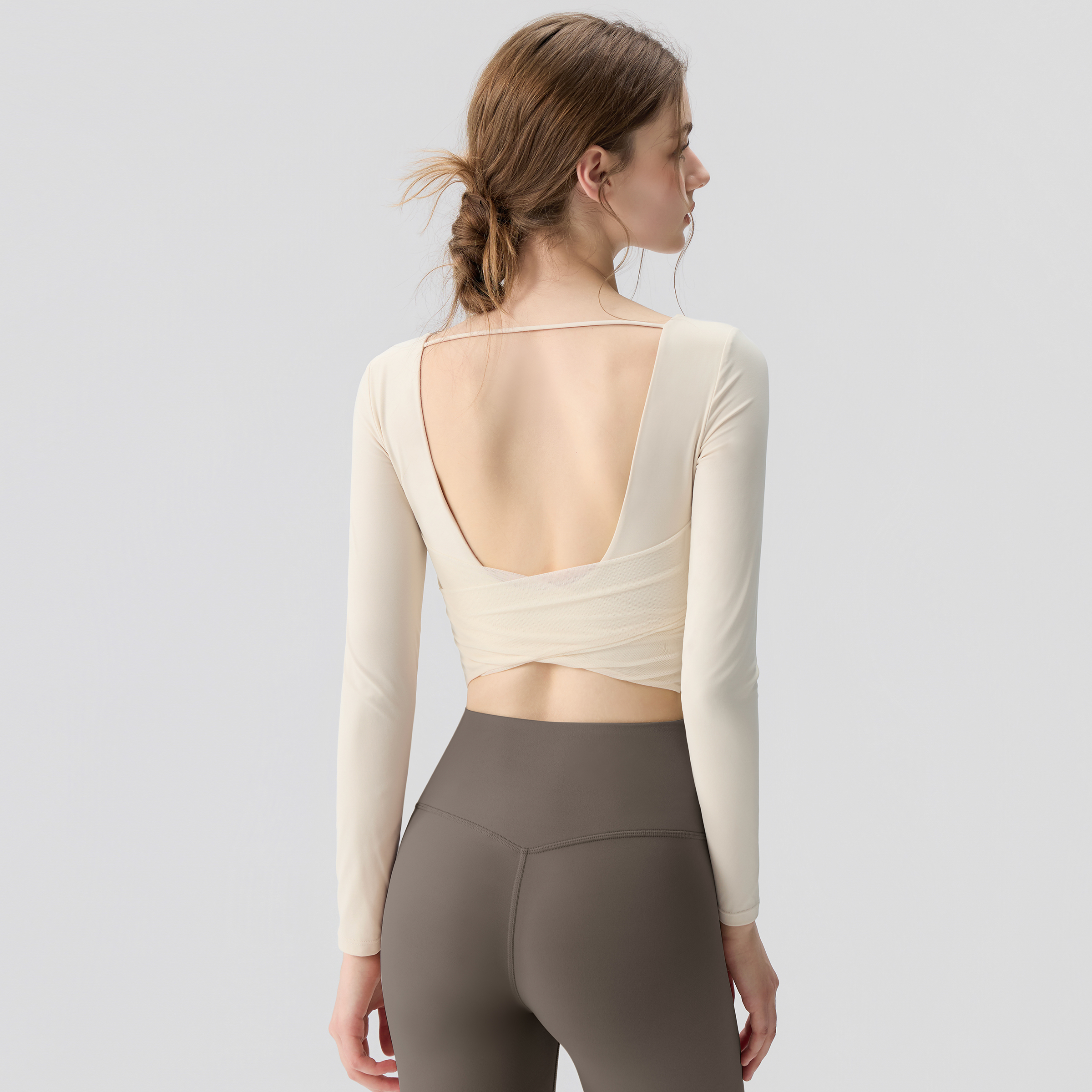 新丽雅秋季新款美背瑜伽服长袖紧身带胸垫跑步健身普拉提运动上衣