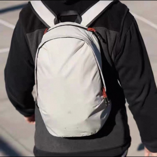 新款 20L大容量轻量化旅行双肩背包上班通勤书包背包