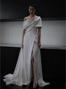 法式缎面轻婚纱2024新款夏一字肩开叉礼服拖尾新娘结婚出门纱鱼尾