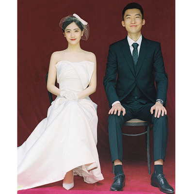 抹胸简约风白色缎面小拖尾出门纱