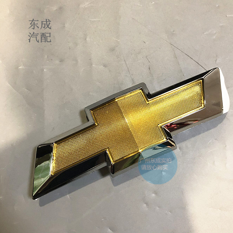 雪佛兰前杠中网标十字标