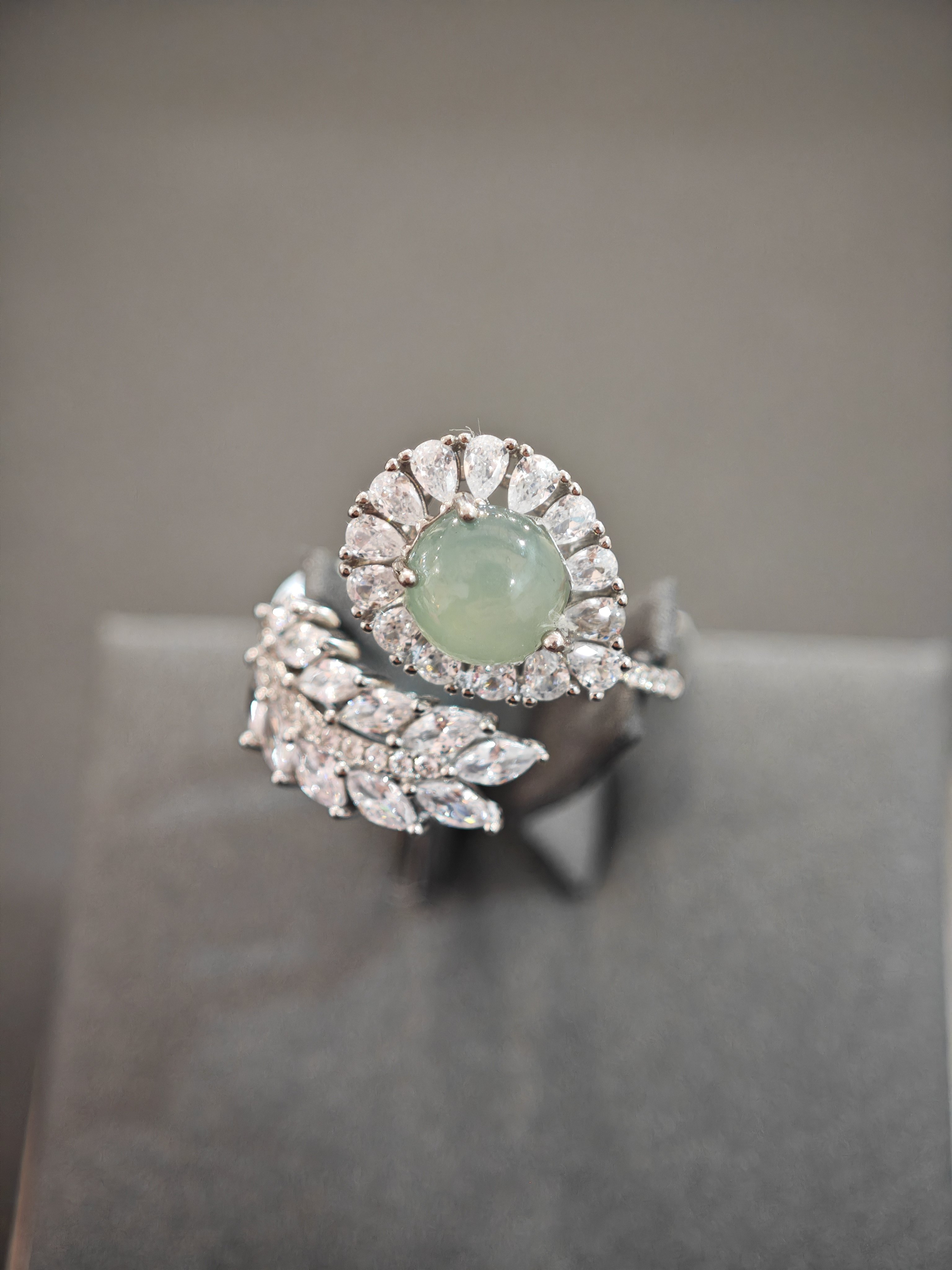 天然缅甸翡翠A货玉戒指保真镶嵌玉指环白冰蛋面尾戒生日礼物