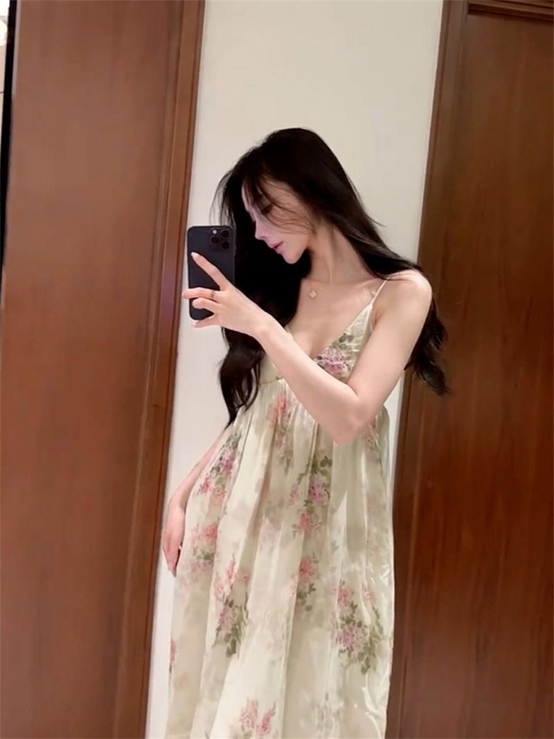 小清新气质度假碎花露背雪纺吊带连衣裙春夏新款宽松气质仙女长裙