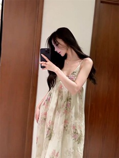 小清新气质度假碎花露背雪纺吊带连衣裙春夏新款宽松气质仙女长裙
