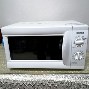 格兰仕 P70D20L-D7(W0) 微波炉家用经典机械旋钮操作转盘式20L