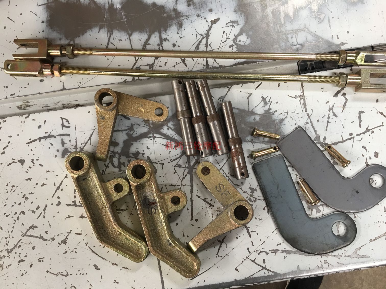 三轮摩托车配件加厚液压自卸车厢翻斗车尾厢栏板自动开合吊件在类目 摩托车/装备/配件, 其他摩托车用品中 - 来自Buy2taobao.com提供专业的淘宝代购服务