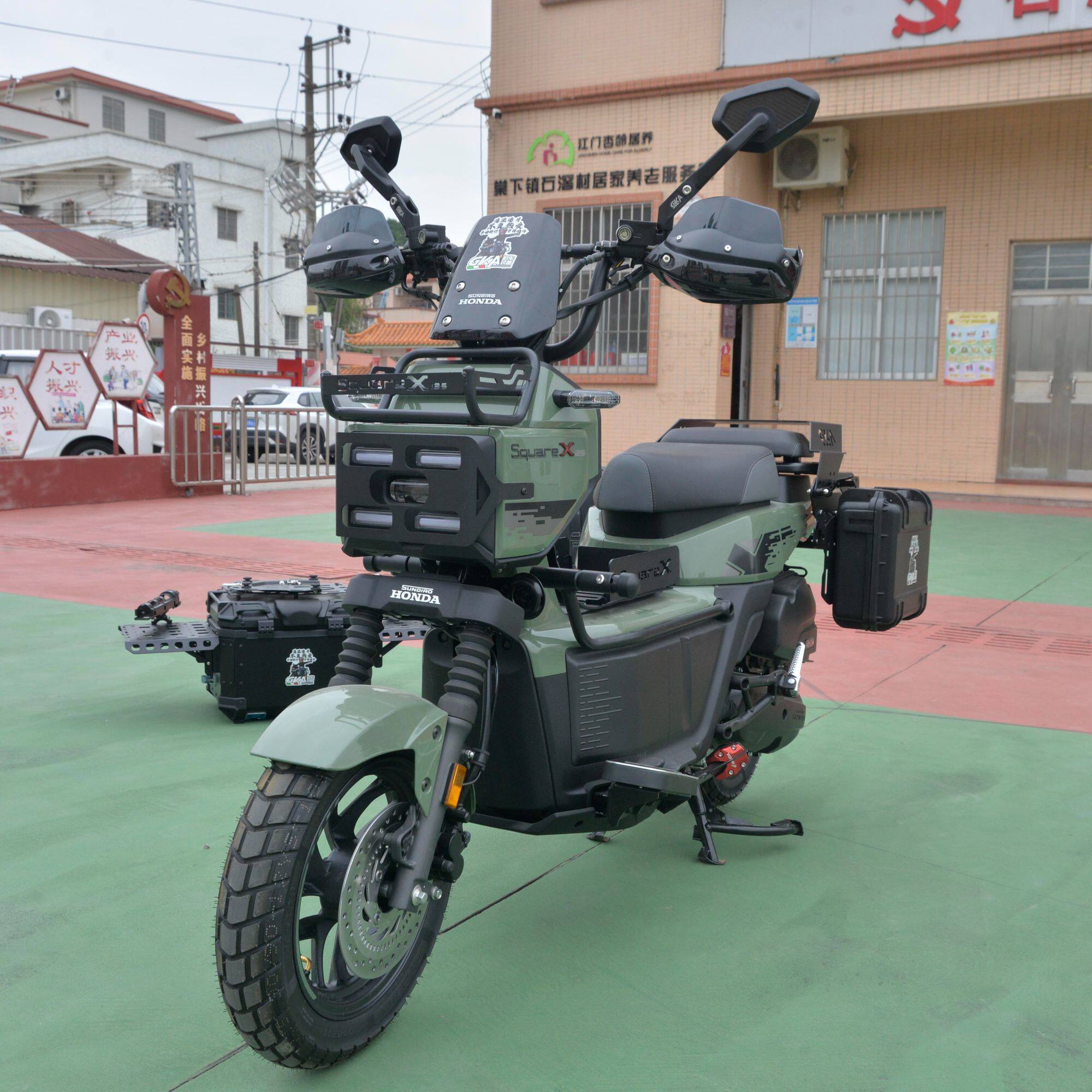 适用本田Square X125祖玛125防摔头排气护杠脚踏板前中货架大灯罩