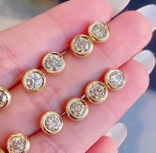 18K金女镶嵌0.8克拉天然南非高品质钻石大泡泡耳钉真金真钻送证书