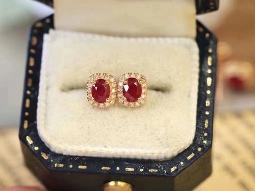 18K金女镶南非高品质钻石0.4克拉天然鸽血红红宝石耳钉耳饰送证书