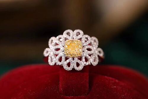 18K白金女镶天然南非高品质钻石主石黄钻0.2ct副石白钻0.35ct戒指