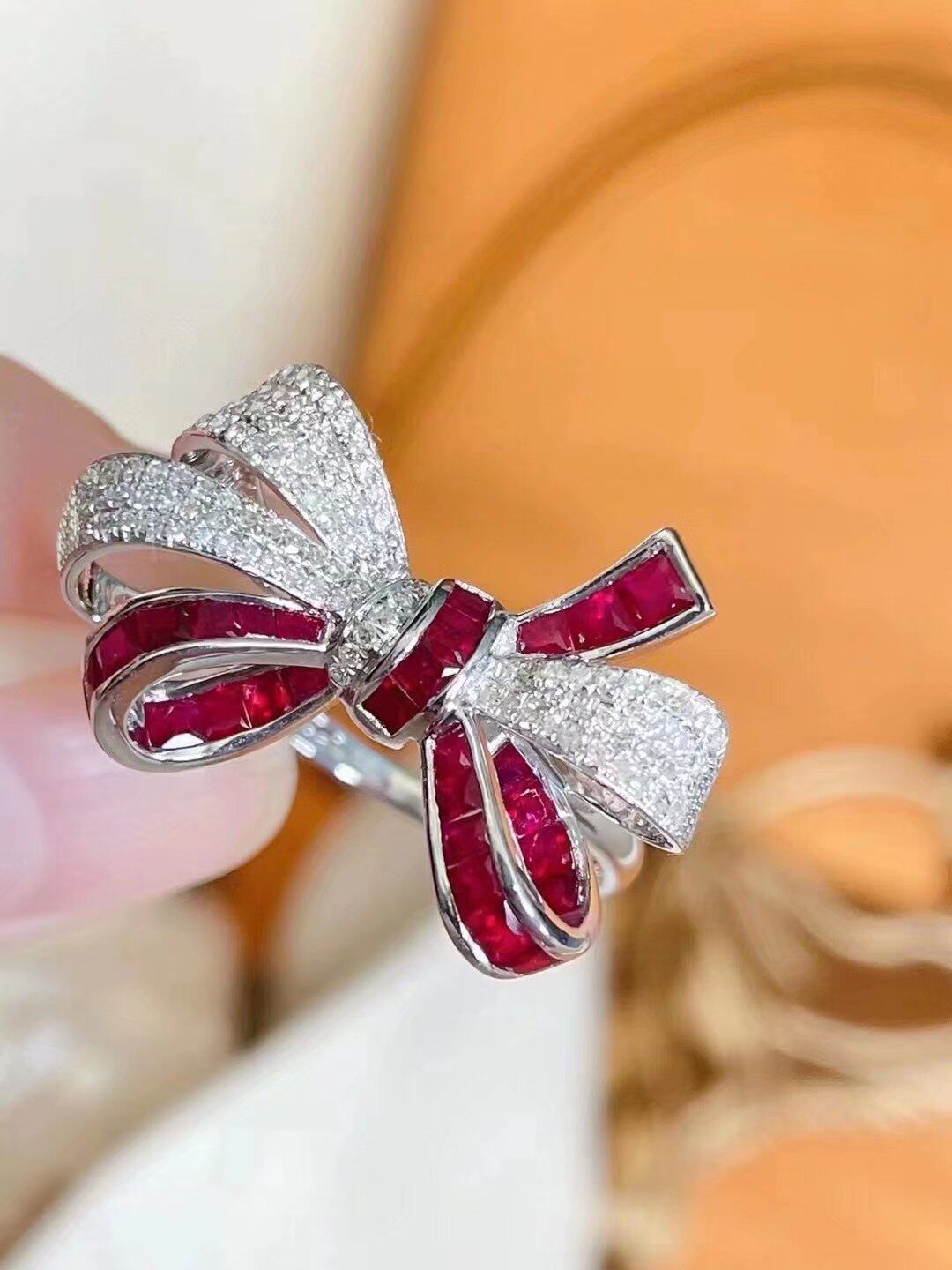 18K金配南非钻石镶女款1.8克拉天然鸽血红红宝石蝴蝶结戒指送证书