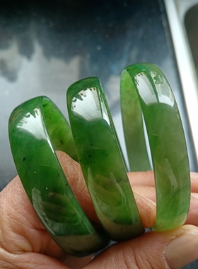 天然俄罗斯老坑碧玉七矿料大圈口68mm薄款手镯壁镯女款胖人福音