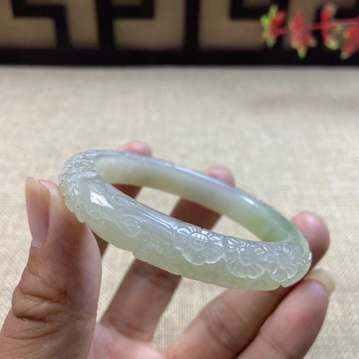 纯天然青海料和田玉冰底翠青雕花手镯玉镯翠青镯子56圈口带证书
