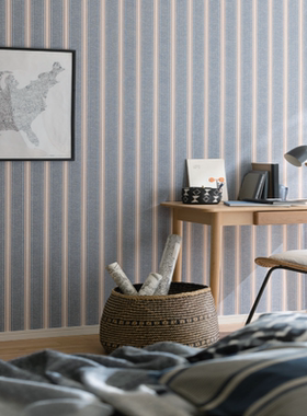 日本进口墙纸新科2024新科蓝色竖条纹墙纸卧室背景墙现代简约7435