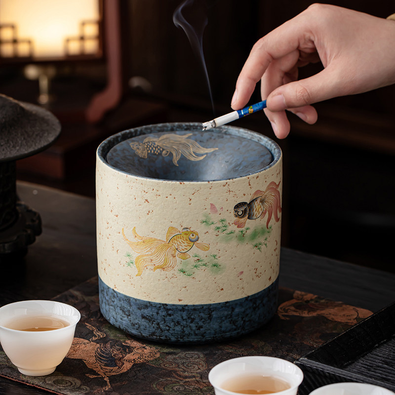 青花火石红金鱼烟灰缸大号带盖防飞灰家用客厅创意茶渣缸漏斗陶瓷