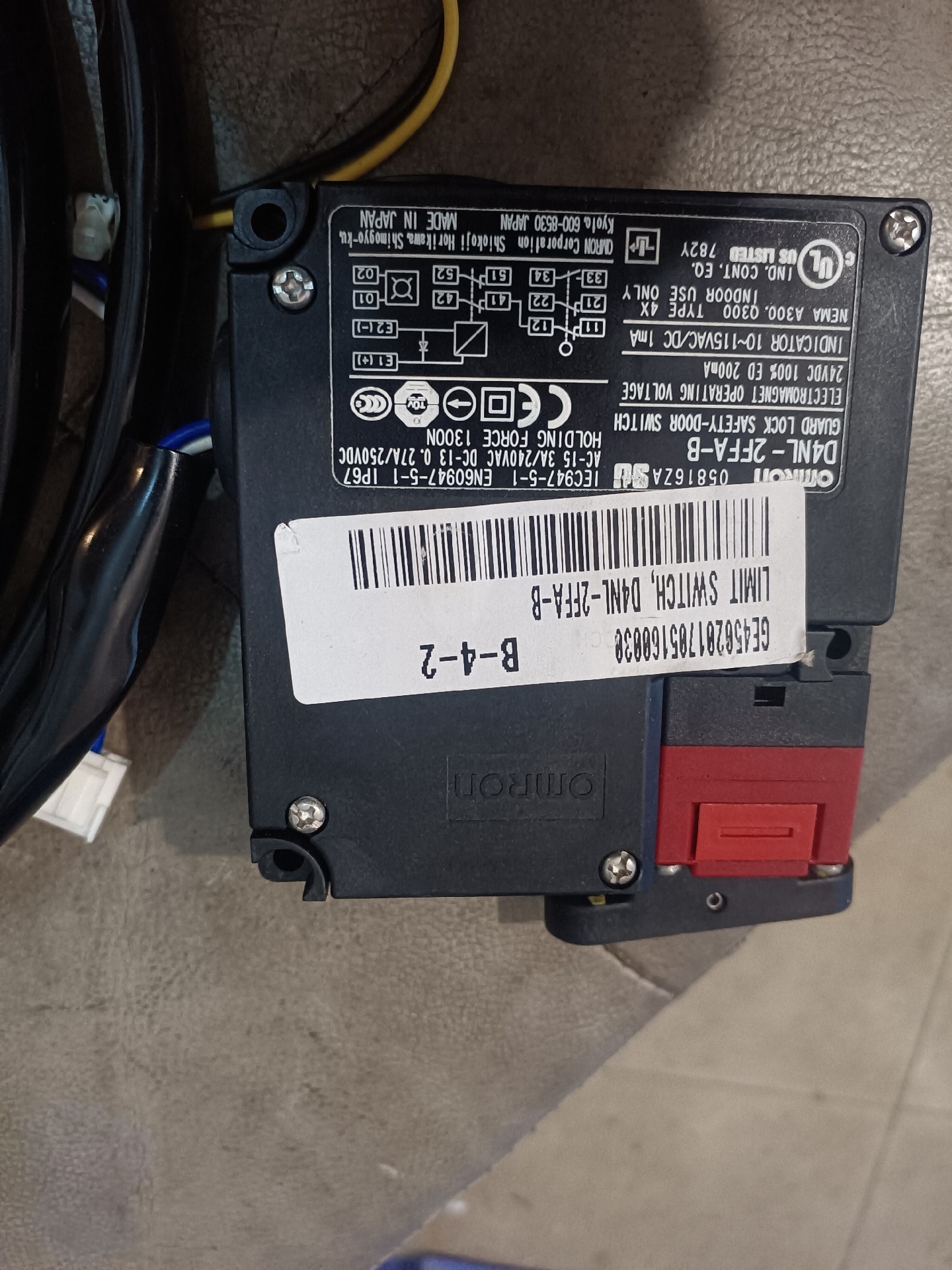 欧姆龙电磁安全门D4NL-2FFA-B开关-议价