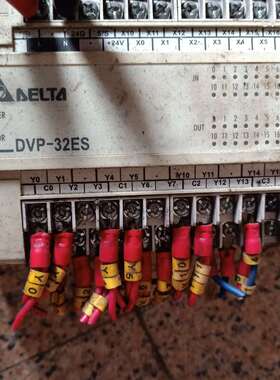 台达PLCDVP32ES00R2二手拆机成色外观通电如图实