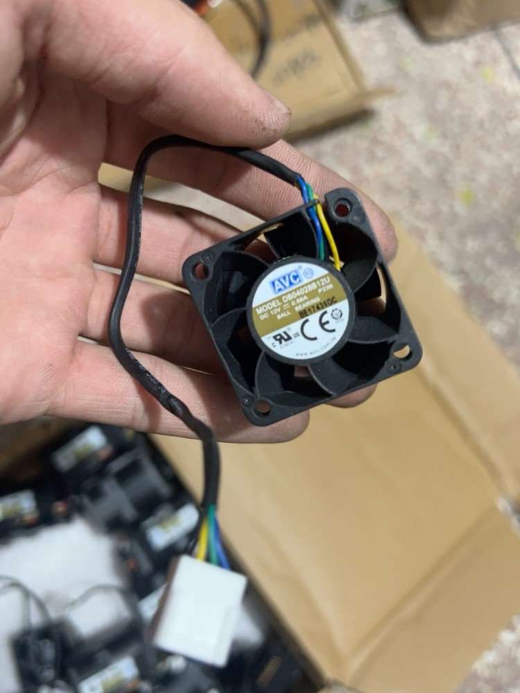 AVC DB04028B12U 12V 0.66A 4028-议价