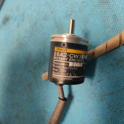 欧姆龙200线编码器E6A2-CW3C电压512V