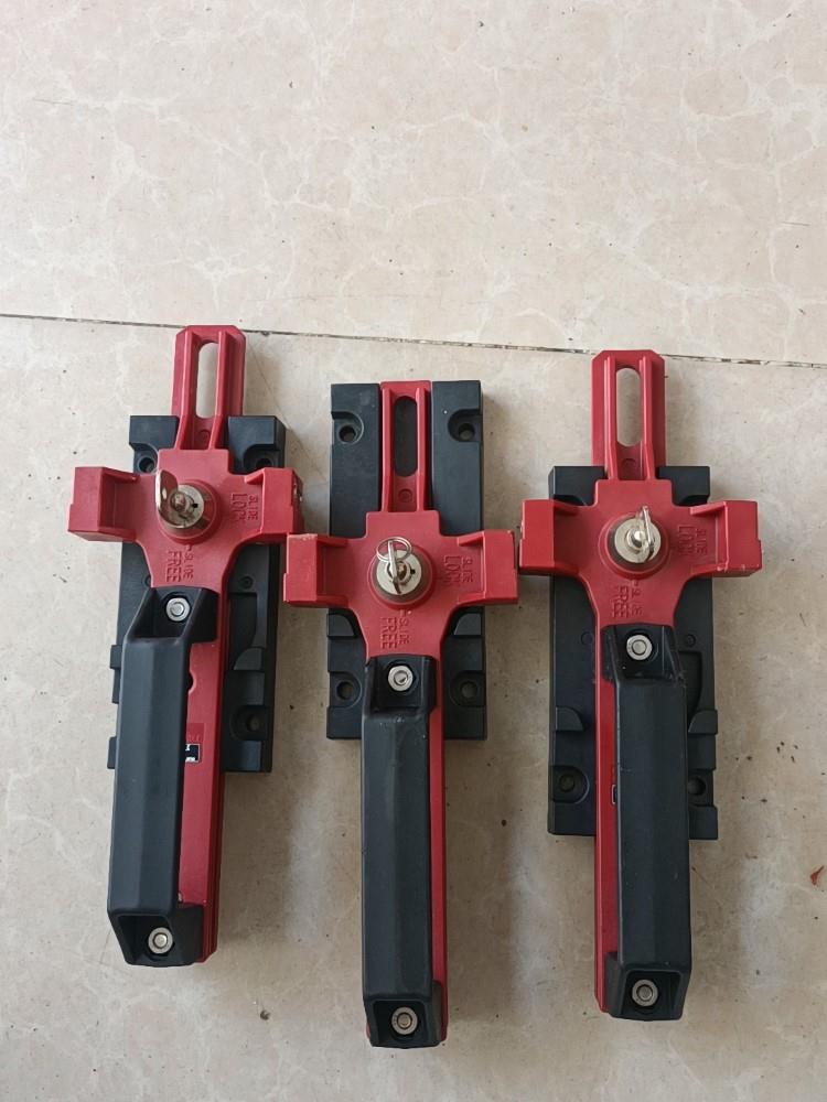 拆机OmROn欧姆龙D4SL-NSK10-LK共三个