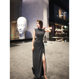 XULU原创气质针织亮丝开叉包臀裙赫本风褶皱条纹半高领无袖 连衣裙