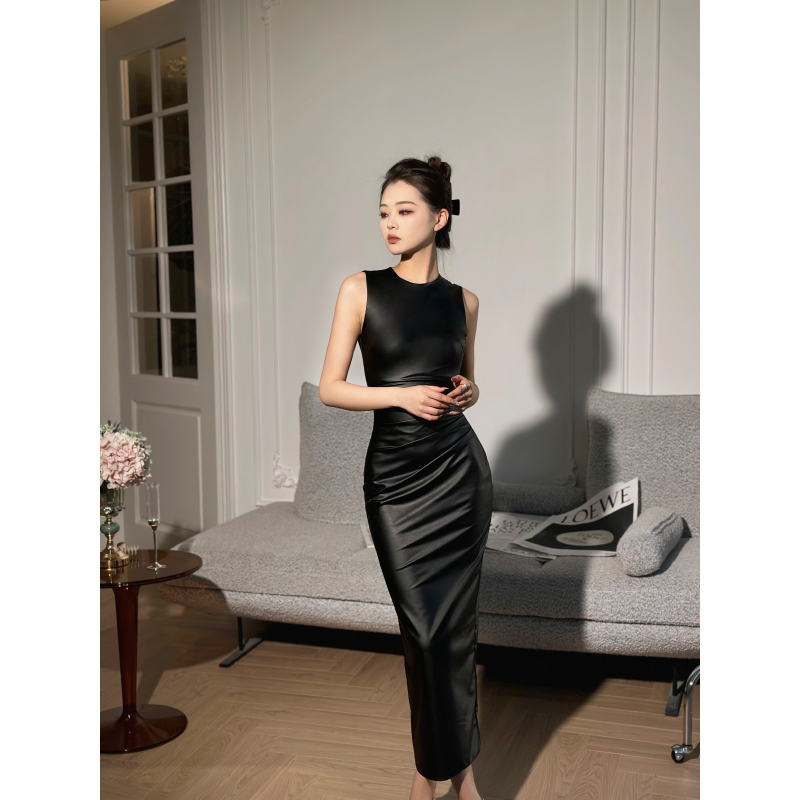 XULU原创夏季黑色植物蛋白皮高弹性感包臀裙修身无袖背心连衣裙