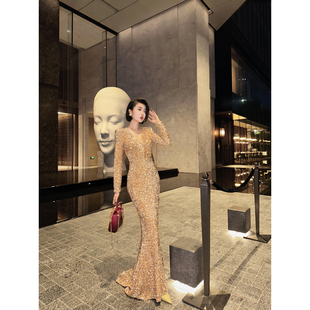 XULU原创丝绒亮片高闪设计包臀鱼尾裙气质优雅复古V领长袖 连衣裙