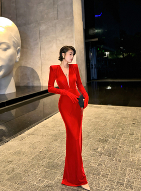 XULU原创进口丝绒红色高阶优雅深V领礼服裙赫本风高腰长袖连衣裙