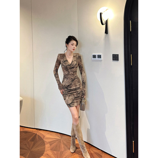 XULU原创金丝扎染金钱豹性感交叉褶皱豹纹包臀裙收腰抽褶连衣裙