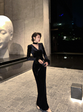 XULU原创进口丝绒烫珠片包臀裙黑色修身性感长袖口羽毛V领连衣裙