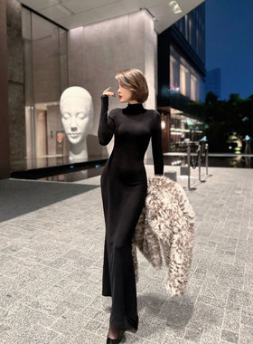 XULU原创轻奢慕斯绒纯色显瘦百搭气质知性半高领长袖包臀连衣裙