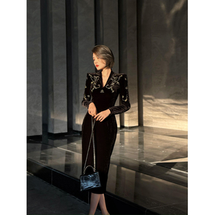 XULU原创轻奢新中式 丝绒刺绣高定包臀裙知性小众优雅气质连衣裙