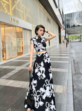 XULU原创水晶麻压胶印花气质短款露腰上衣复古A字半身裙两件套装