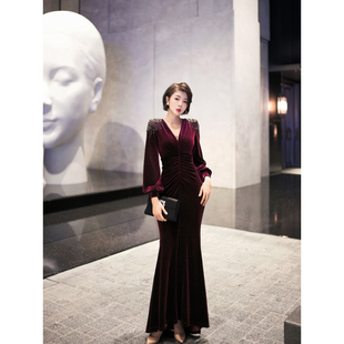 XULU原创轻奢紫红丝绒包臀鱼尾裙手工订珠灯笼袖 V领开叉连衣裙