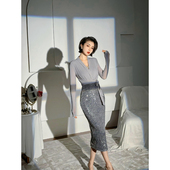 XULU原创新款 轻奢亮片拼接包臀裙高腰修身 假两件V领连衣裙