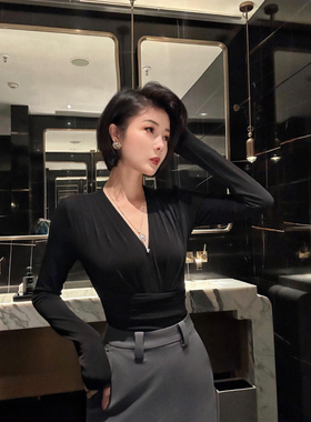 XULU原创秋季黑色弹力针织性感V领打底衫褶皱修身长袖连体上衣
