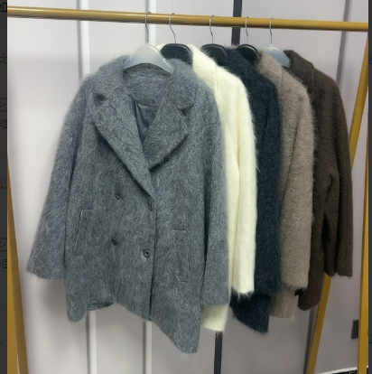 814-8012 软黄金_重磅罕山白绒拉绒翻领短款10801大衣