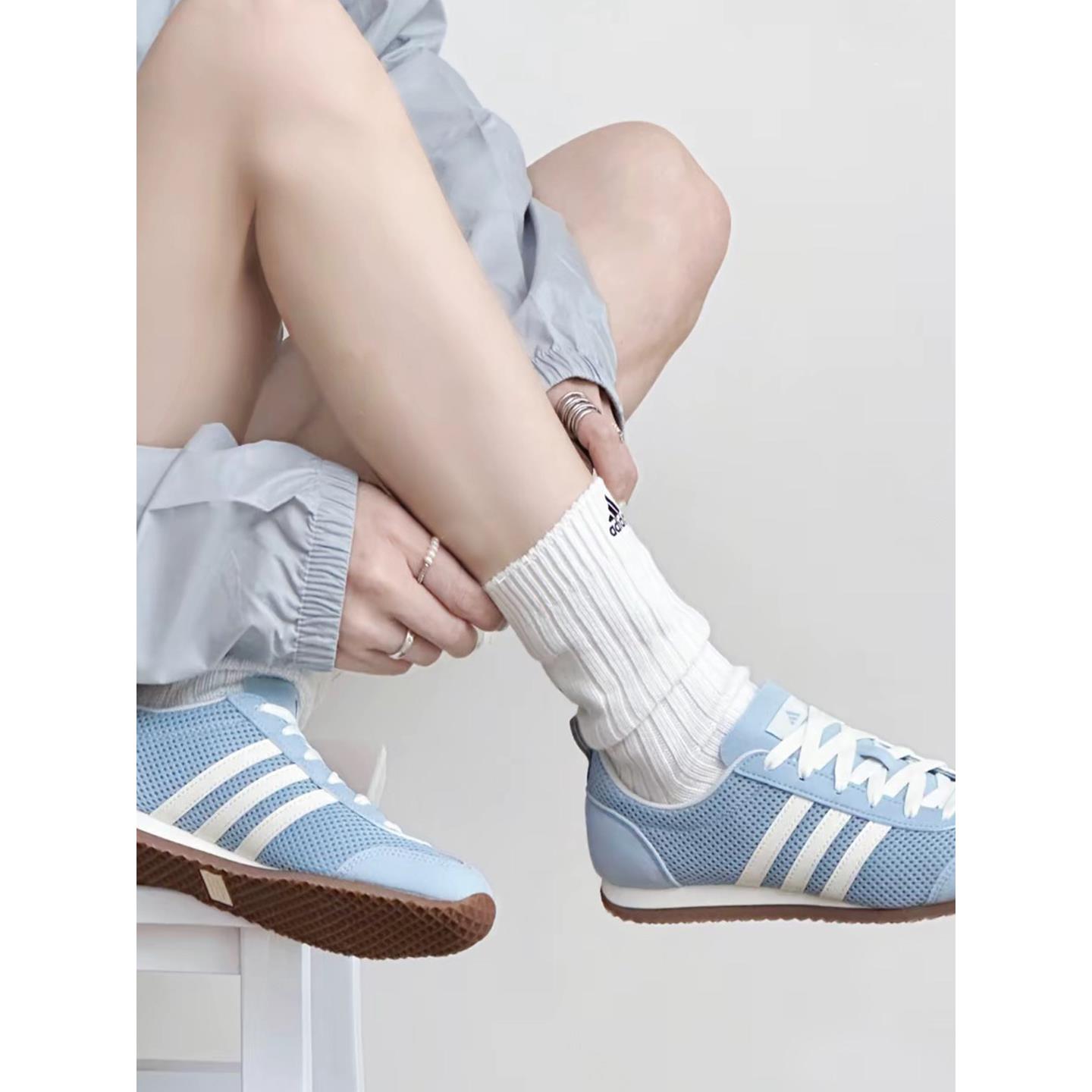 阿迪达斯女鞋夏季透气网面薄底德训鞋休闲低帮阿甘鞋轻便蓝色板鞋