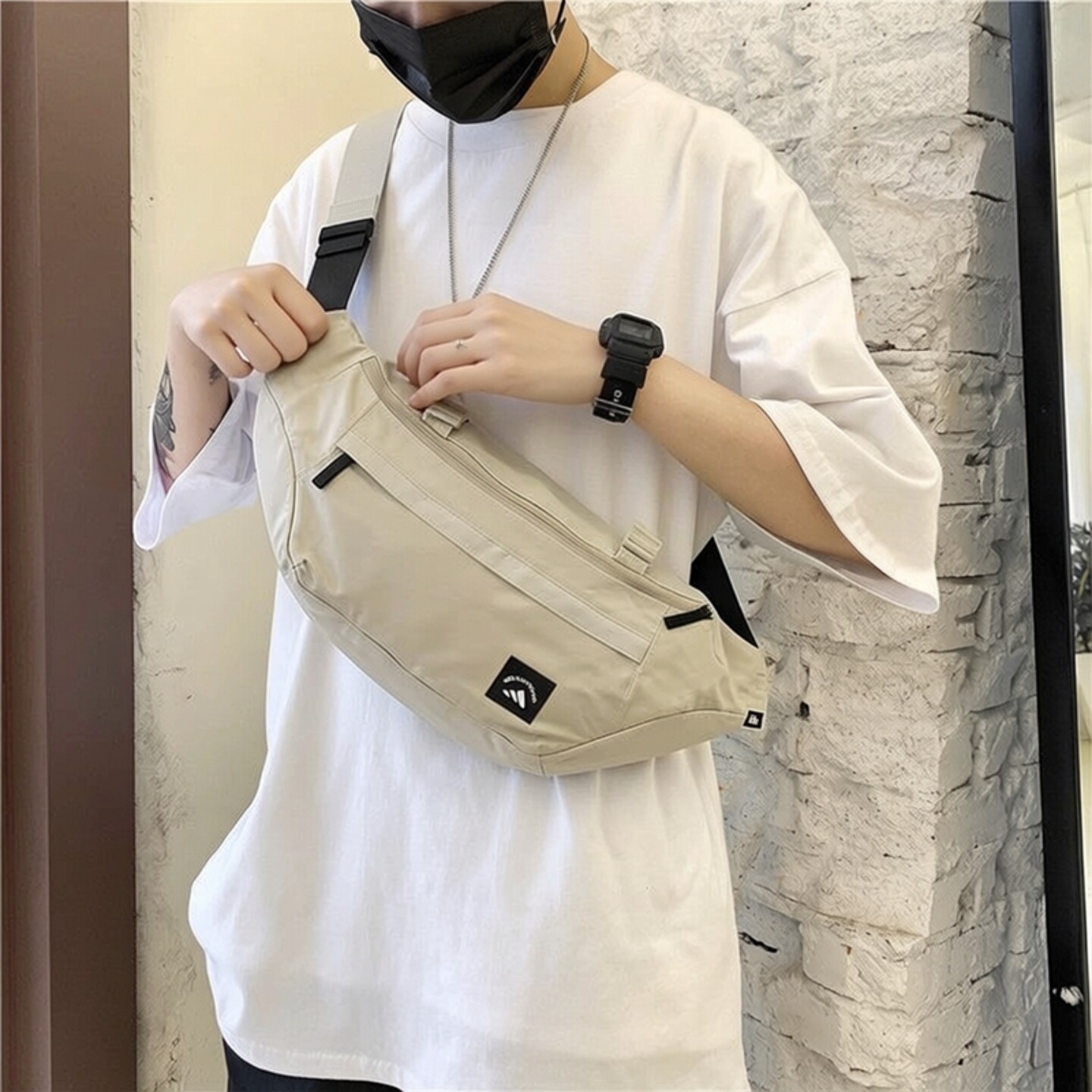 阿迪达斯单肩斜挎包男女胸包户外骑行运动腰包休闲大容量手机包
