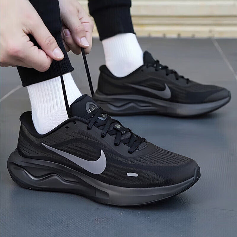 Nike耐克鞋男春季正品黑色跑鞋轻便减震运动鞋厚底耐磨休闲跑步鞋