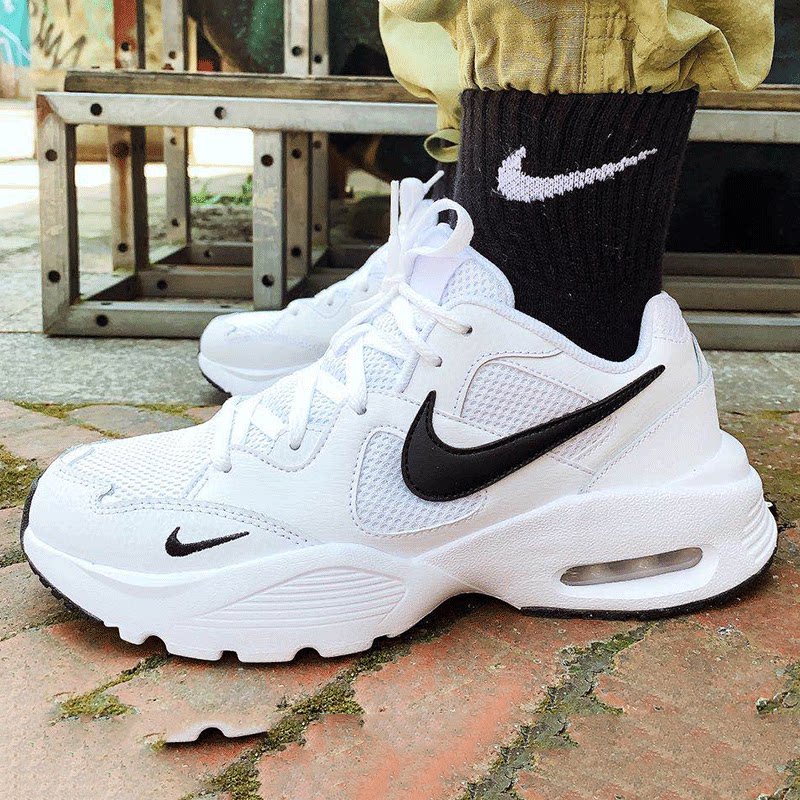 Nike耐克正品白色老爹鞋复古男鞋防滑耐磨运动鞋正品休闲跑步鞋