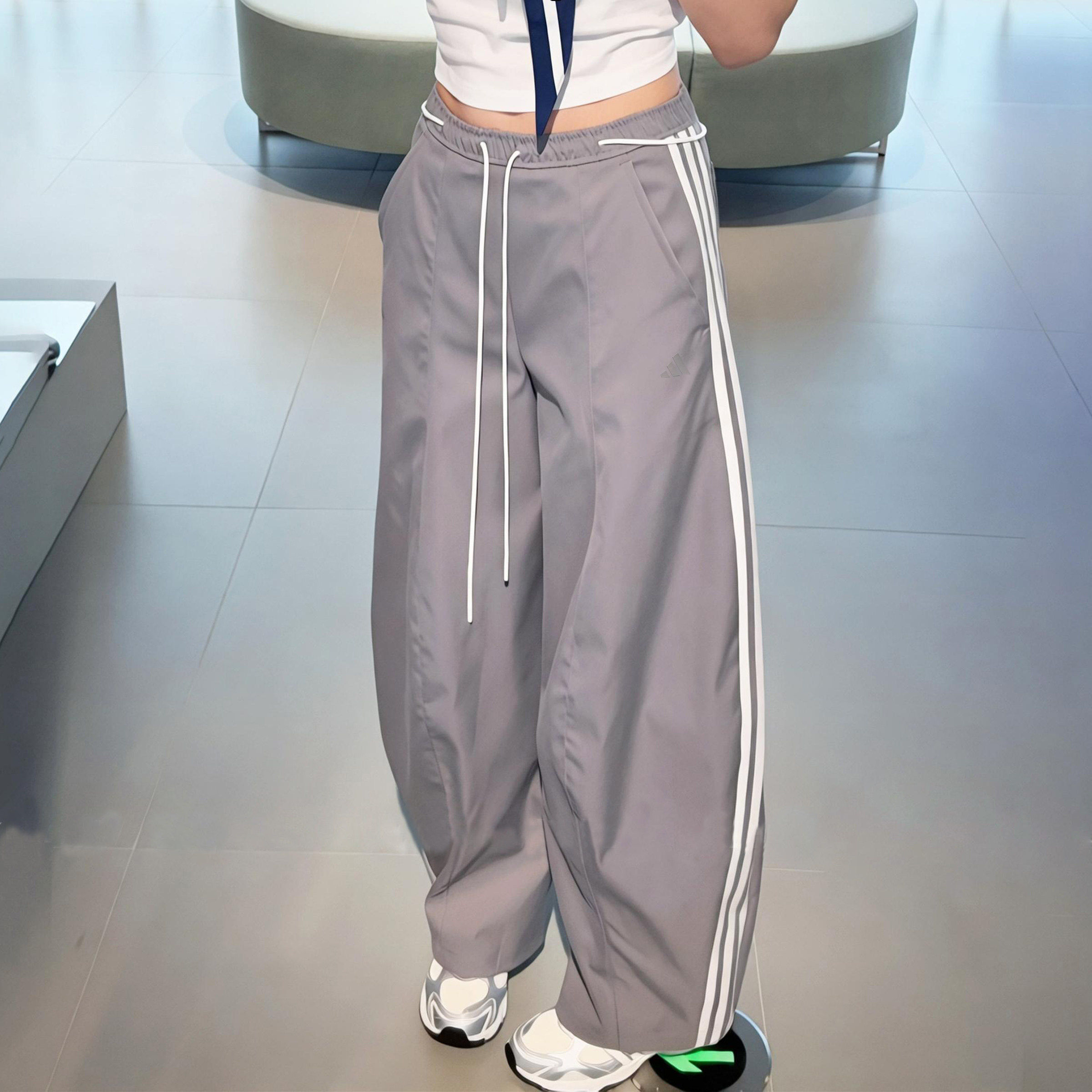 阿迪达斯裤子女弯刀裤秋季新款透气复古三条纹宽松街舞气球香蕉裤