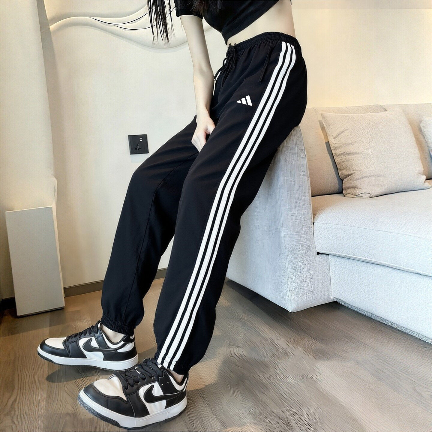 阿迪达斯梭织裤子女新款速干透气薄款小脚休闲裤宽松运动束脚裤