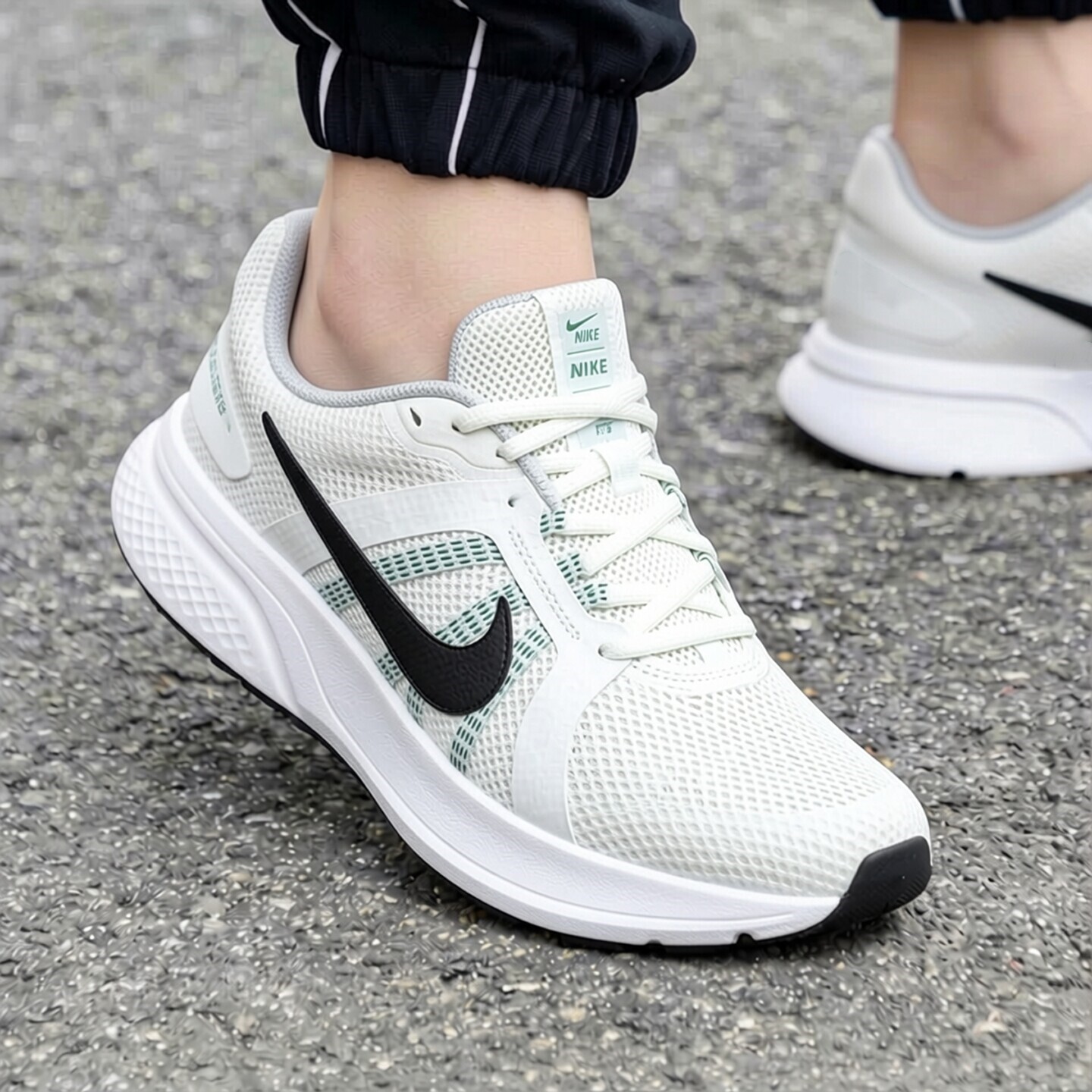 Nike耐克鞋子2026年新款跑步鞋白色运动鞋透气网面男鞋轻便休闲鞋